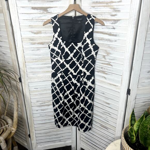 WHITE HOUSE | BLACK MARKET Women's Diamond Geo Print Sheath Dress Black White 4 - Picture 5 of 12